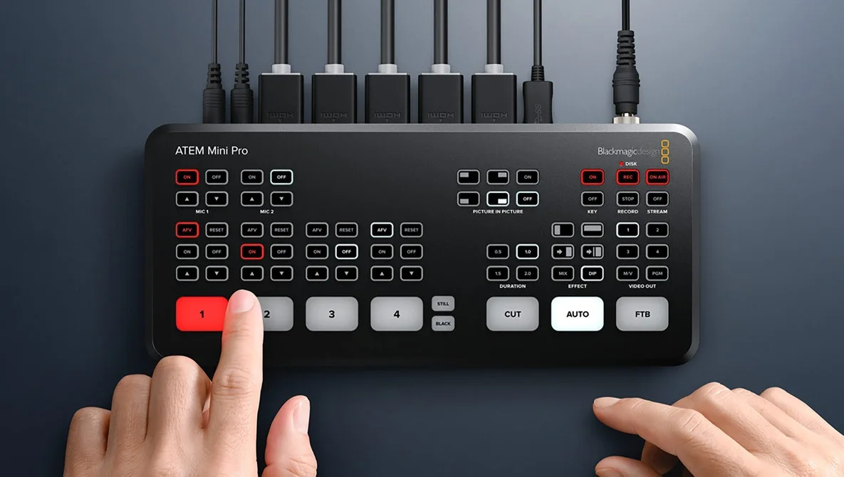 Видеомикшер ATEM Mini Pro для прямых эфиров SM Studio